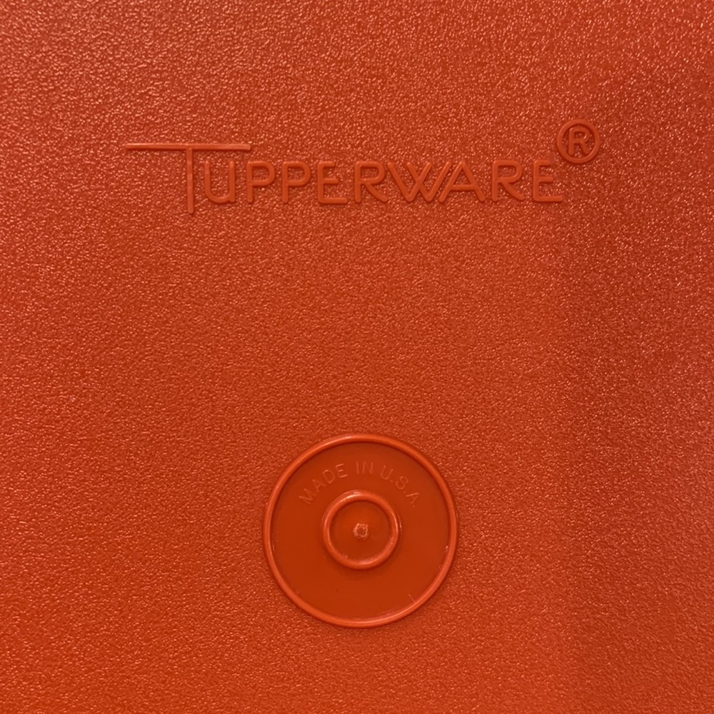 Tupperware dinner trays (2) - Picture 3 of 3
